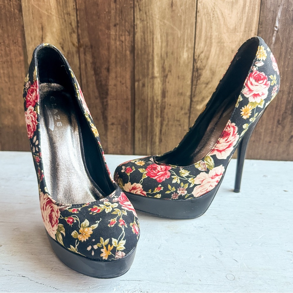 Floral Black Platform Heels - Picture 7 of 8